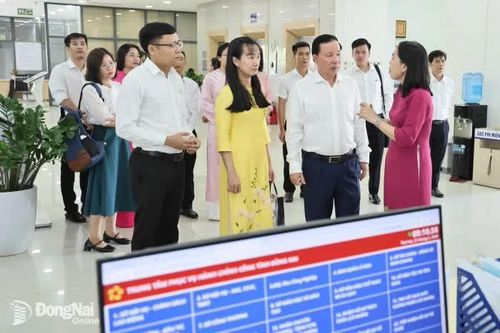 Nêu gương trong thực hiện kỷ luật, kỷ cương hành chính