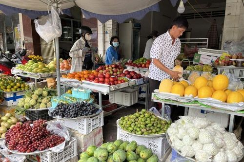 Chợ truyền thống: Sức mua chững lại, giá cả dần bình ổn