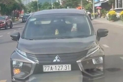 Xác minh clip 2 ô tô dừng đối đầu nhau trên đường phố Quy Nhơn