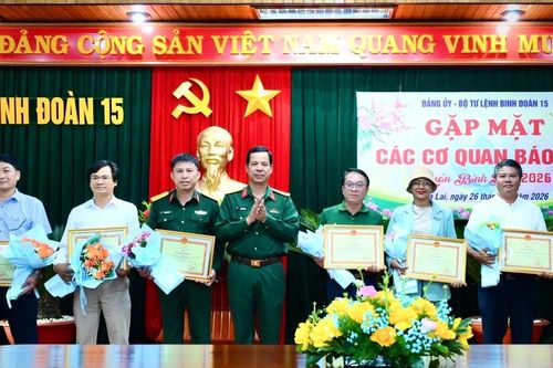 Bộ Tư lệnh Binh đoàn 15 khen thưởng 6 tập thể, 17 cá nhân thuộc các cơ quan báo chí