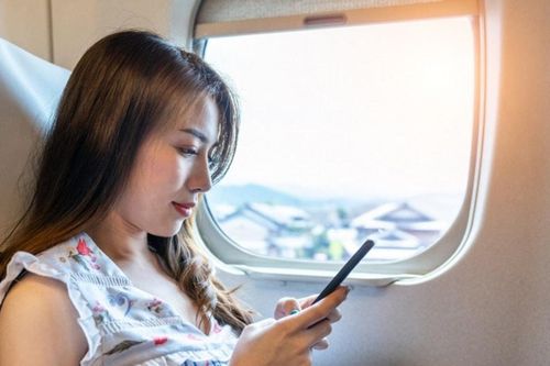 Trang phục đi máy bay: Vì sao tiếp viên khuyên bạn không nên mặc quần đùi và áo croptop?