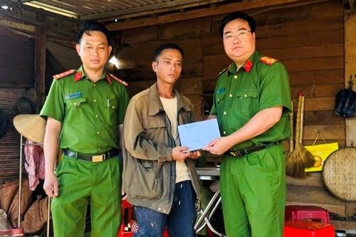 Hỗ trợ gia đình bị cháy nhà ở Đắk Sắk