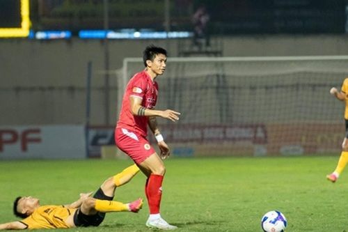 Đoàn Văn Hậu ghi siêu phẩm từ 50m, báo Indonesia thán phục sự trở lại mạnh mẽ