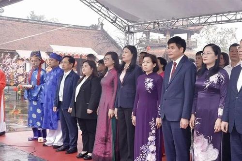 Dâng hương tri ân các bậc tiên thánh, tiên hiền, danh nhân khoa bảng