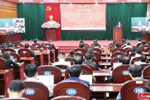 Tập trung xây dựng Đảng và hệ thống chính trị cơ sở vững mạnh