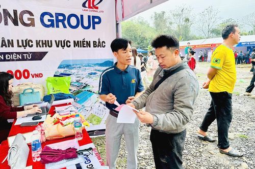 Hội chợ giới thiệu việc làm, tư vấn hướng nghiệp tại xã Bạch Ngọc