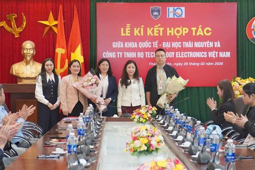 Bảo vệ khóa luận tốt nghiệp gắn với tuyển dụng trực tiếp