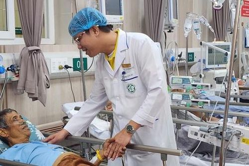 Chuyện ăn Tết muộn của 'lính đặc nhiệm' ngành điều dưỡng