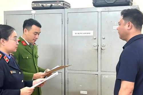Khởi tố đối tượng 'chặn đầu, khóa đuôi' xe gây bão mạng ở Hà Tĩnh