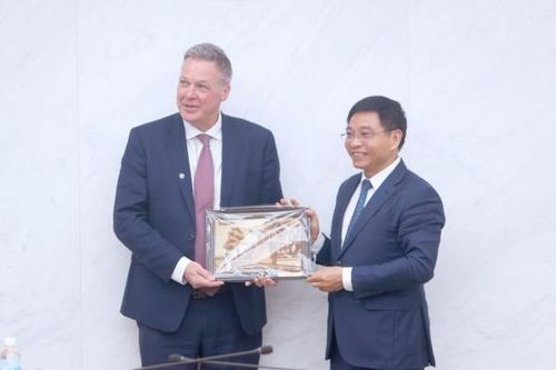 Bộ trưởng Nguyễn Văn Thắng tiếp Chủ tịch Moody's Ratings Michael West