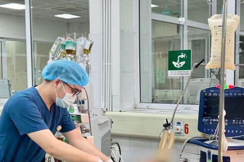 Uống rượu liên tục suốt Tết, người đàn ông xơ gan nhập viện trong tình trạng sốc mất máu