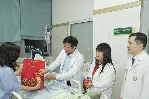 Khi 'trái tim ra mệnh lệnh' ở Bệnh viện Bạch Mai