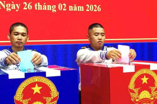 Vùng 2 Hải quân tổ chức bầu cử sớm và tiễn đoàn thực hiện nhiệm vụ bầu cử trên biển