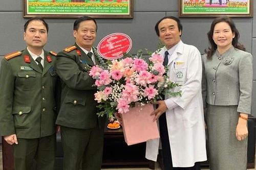 Báo Công an nhân dân chúc mừng Bệnh viện Bạch Mai, Bệnh viện 19-8 nhân Ngày Thầy thuốc Việt Nam