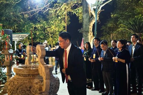 Bí thư Tỉnh ủy Phan Thăng An dâng hương tại Lễ hội Đền Kỳ Sầm