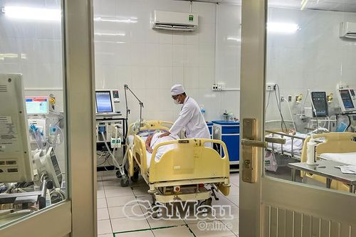 Sau cánh cửa phòng hồi sức