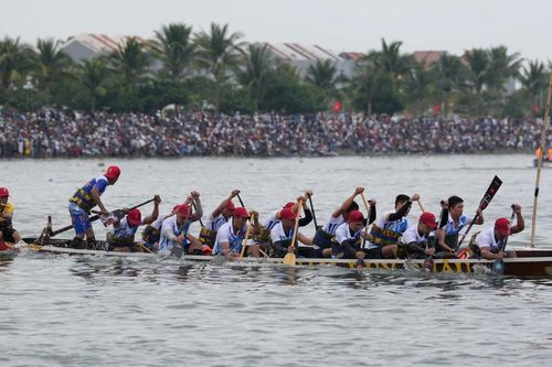 Sôi nổi, hấp dẫn giải đua thuyền trên sông Thu Bồn