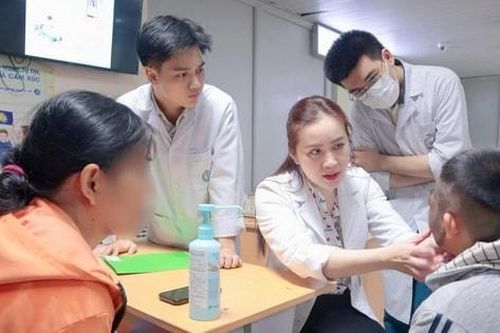 Nữ bác sĩ có 'đôi bàn tay vàng' trong ngành phẫu thuật hàm mặt và tạo hình vi phẫu