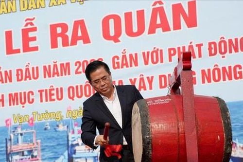 Quảng Ngãi ra quân đánh bắt thủy sản đầu năm