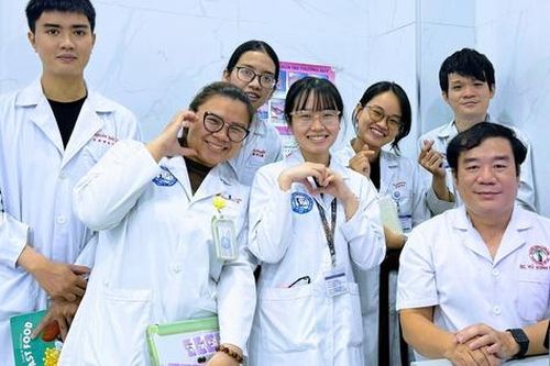 Gặp bác sĩ kể chuyện nghề bằng âm nhạc