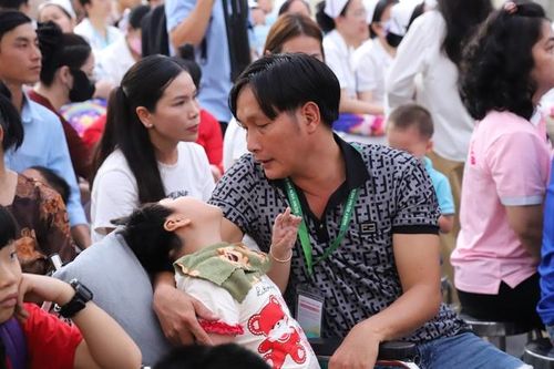 'Thắp sáng' niềm tin cho hơn 500 trẻ mắc bệnh hiếm