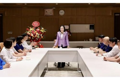 Phó Chủ tịch Quốc hội thăm, chúc mừng Viện Bảo vệ, chăm sóc sức khỏe cán bộ Trung ương