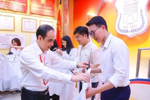 Món quà đặc biệt gửi tới sinh viên trường Đại học Y Hà Nội nhân ngày Thầy thuốc Việt Nam