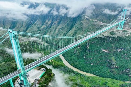 Cây cầu 'điên rồ' nhất thế giới