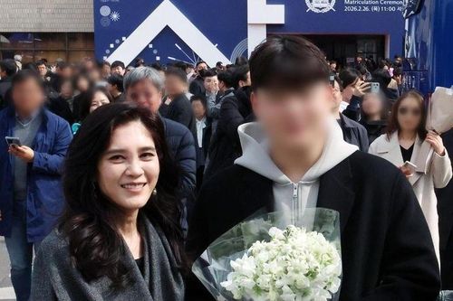 'Công chúa Samsung' dự lễ nhập học đại học của con trai
