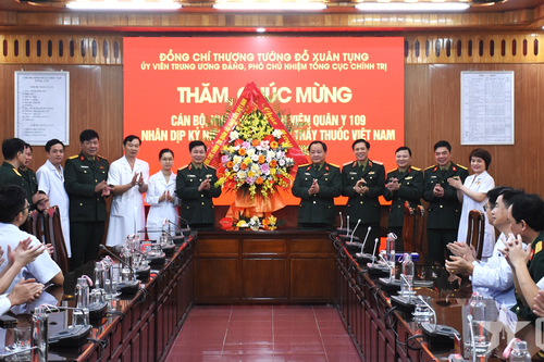 Thượng tướng Đỗ Xuân Tụng thăm, chúc mừng Bệnh viện Quân y 109