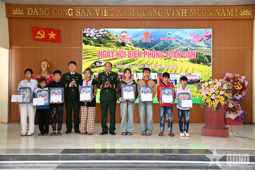 Sôi nổi Ngày hội 'Biên phòng toàn dân' tại khu vực biên giới Lai Châu
