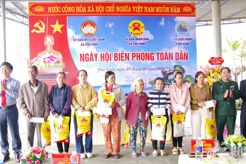 Rộn ràng Ngày hội 'Biên phòng toàn dân' ở TP Huế