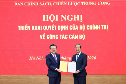 Bộ Chính trị bổ nhiệm hai Phó trưởng Ban Chính sách, chiến lược Trung ương
