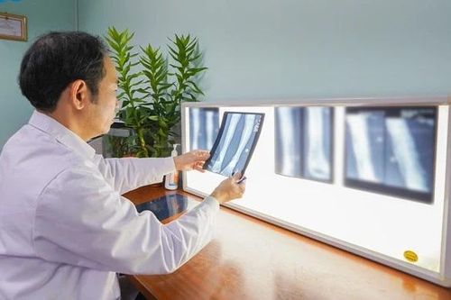 Tái tạo thành công mắt cá ngoài, khớp cổ chân cho bé 8 tuổi mắc ung thư sụn