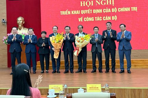 Triển khai Quyết định của Bộ Chính trị về công tác cán bộ