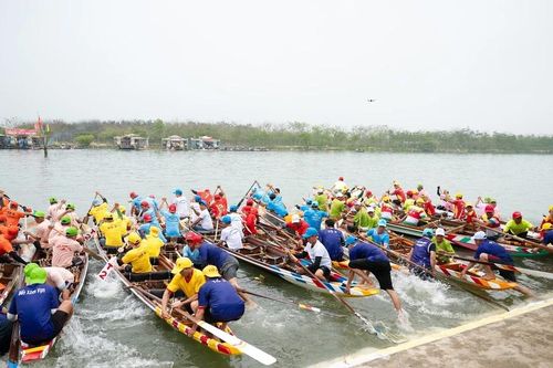 Hạ nguồn sông Hương dậy sóng đầu xuân