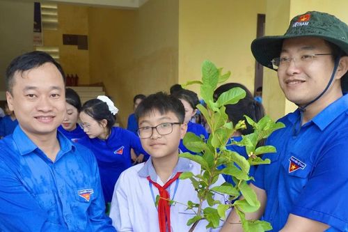 Trao hơn 320 triệu đồng an sinh tại lễ ra quân Tháng Thanh niên 2026 của tuổi trẻ Quảng Trị