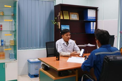 'Mắt xích' thầm lặng bảo đảm sức khỏe NLĐ tại NMLD Dung Quất
