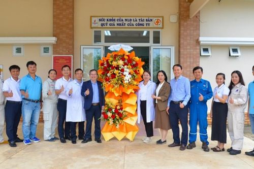 BSR tri ân và chúc mừng Trạm Y tế NMLD Dung Quất nhân Ngày Thầy thuốc Việt Nam 27/2