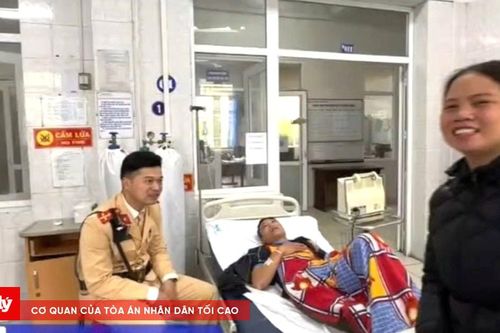 CSGT dùng xe chuyên dụng đưa bệnh nhân đột quỵ đi cấp cứu kịp thời