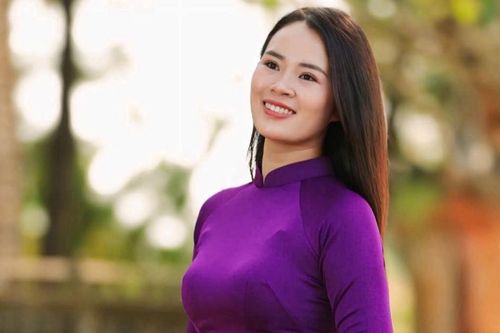 Hoa hậu Ngọc Thanh đẹp như 'nàng thơ' xứ Huế