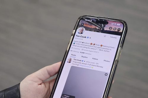 Động thái bất ngờ của Tim Cook