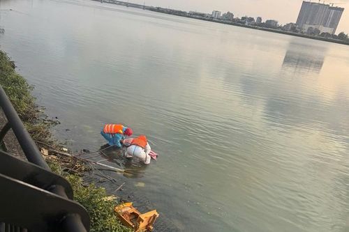 Kiểm sát khám nghiệm hiện trường vụ người tử vong ở khu vực sông Hàn