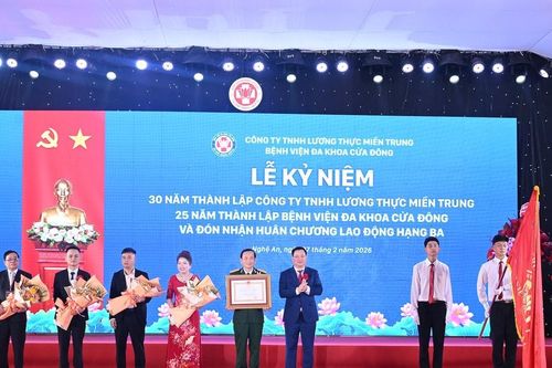 Bệnh viện Đa khoa Cửa Đông đón nhận Huân chương Lao động hạng Ba