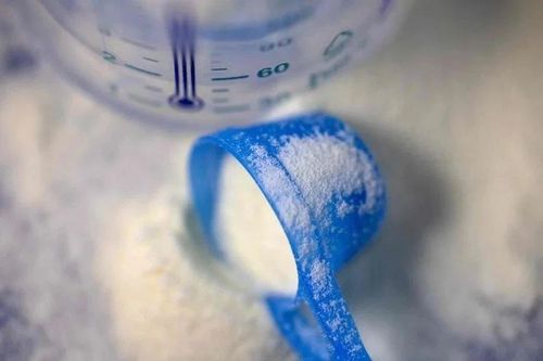 Pháp: Một trẻ sơ sinh dương tính với độc tố liên quan bê bối sữa nhiễm khuẩn