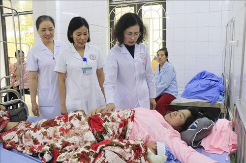 Ngày Thầy thuốc Việt Nam 27/2: Nữ bác sĩ tận tâm với người bệnh