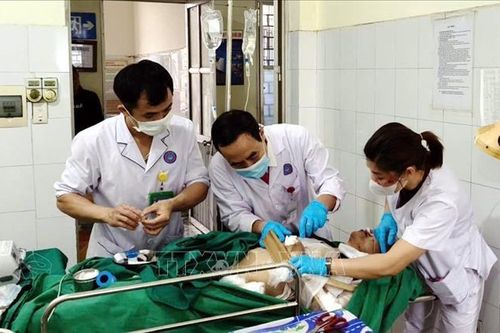 Kịp thời cấp cứu 5 người bị thương nặng trong vụ tai nạn giao thông tại Lạng Sơn
