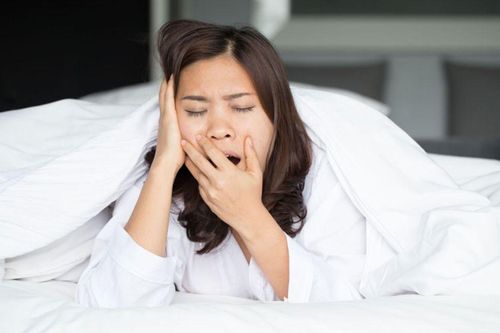 Vì sao nhiều người cảm thấy mệt vào buổi sáng dù ngủ đủ giấc?