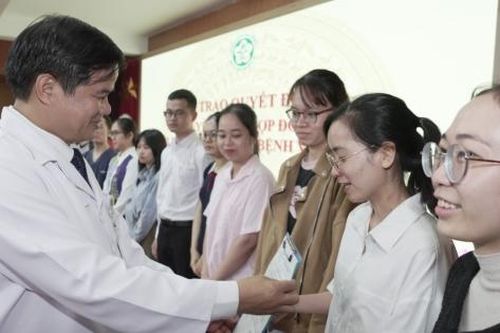 Giám đốc Bệnh viện Bạch Mai: Không bác sĩ giỏi nào có cuộc sống khó khăn