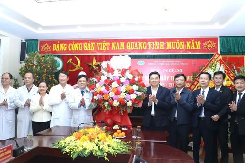 Nêu cao tinh thần đoàn kết, phát huy y đức, hết lòng vì người bệnh